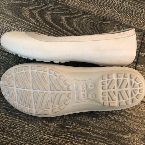 Women’s Crocs size 6 - Picture 4 of 4